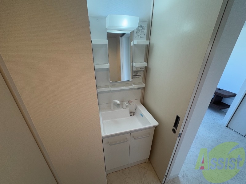 洗面設備　洗面台。身支度にはかかせないですよね～。