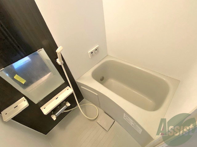 バス・シャワールーム　バスルームはこちらです。広々としてゆったり休めます。