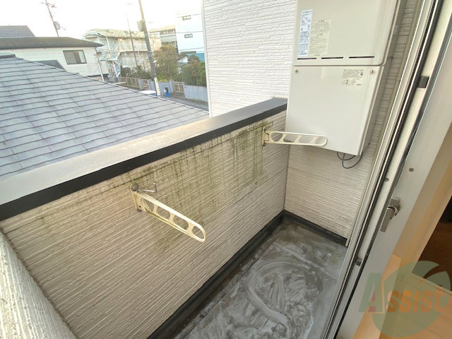 バルコニー　バルコニーは幅があり、広い印象を受けました。