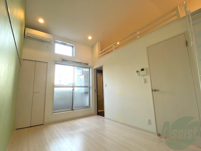 居室・リビング　６．６帖の洋室です。広々として、きれいですね。