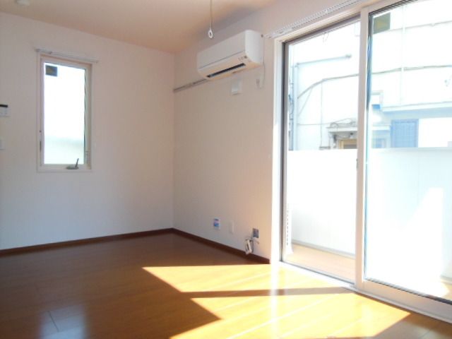 居室・リビング　☆洋室７．９帖２面採光☆