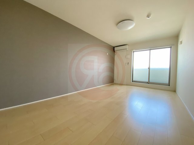 居室・リビング　落ち着いた色調の洋室です