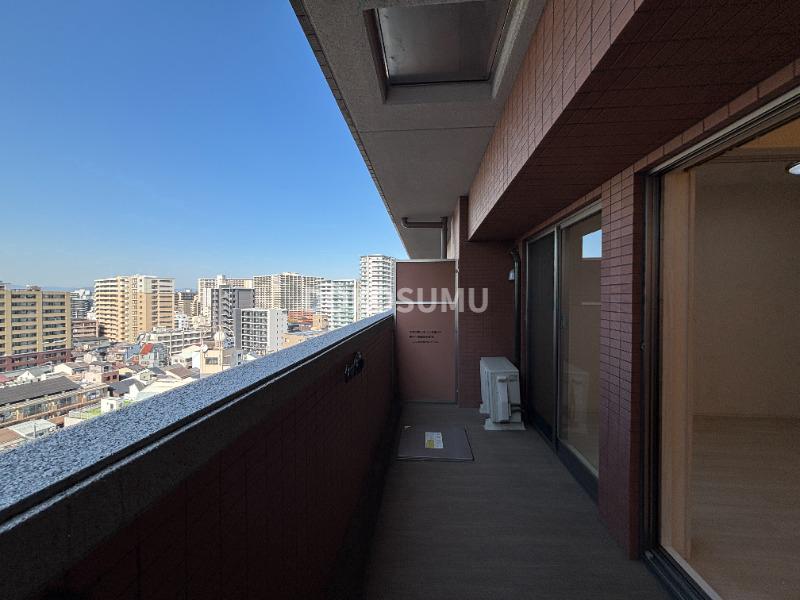 バルコニー　心地よい風と光を感じる、暮らしの楽しみが広がる場所。