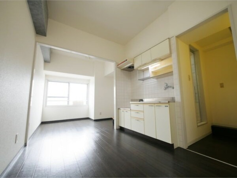 居室・リビング　退去予定につき別号室の画像です。