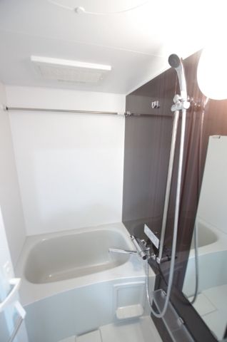 バス・シャワールーム　★ゆったりとできる広さの浴槽★