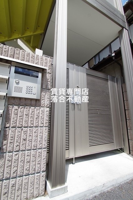 エントランス　オートロック付きで安心♪