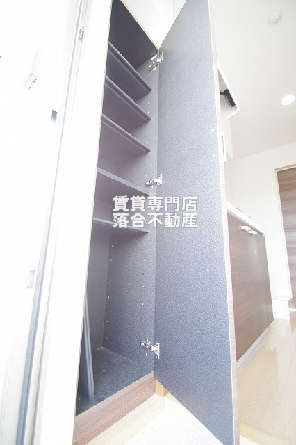 玄関　便利なシューズ収納