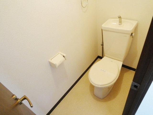 トイレ　別の部屋の写真です