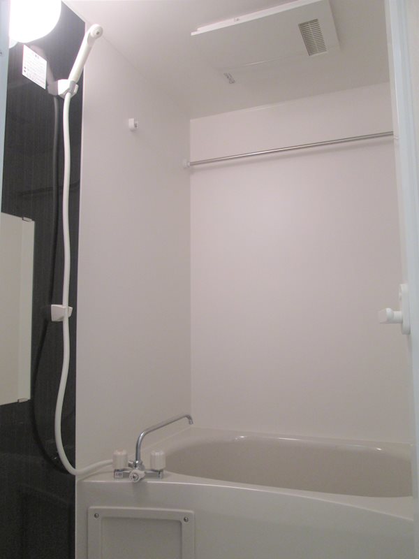 バス・シャワールーム　バスルームです。