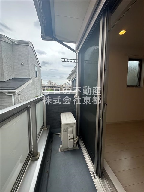 バルコニー　バルコニー付！お天気のいい日は洗濯物も気持ちよく干せます！