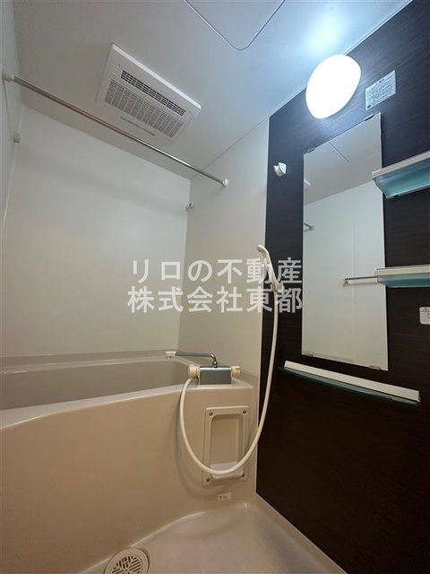 バス・シャワールーム　雨の日のお洗濯だけでなく、カビ予防にも大活躍の浴室乾燥機付♪