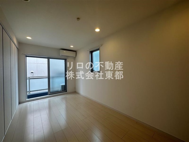 居室・リビング　２面採光なので、明るく風通しのよい過ごしやすいお部屋です♪