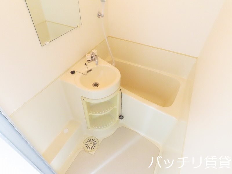 バス・シャワールーム　画像は別号室の為、現状優先になります。