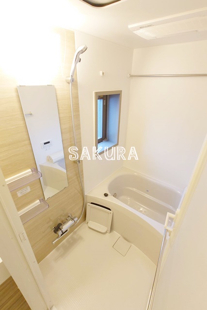 バス・シャワールーム　嬉しい追い焚き・浴室乾燥機付き♪