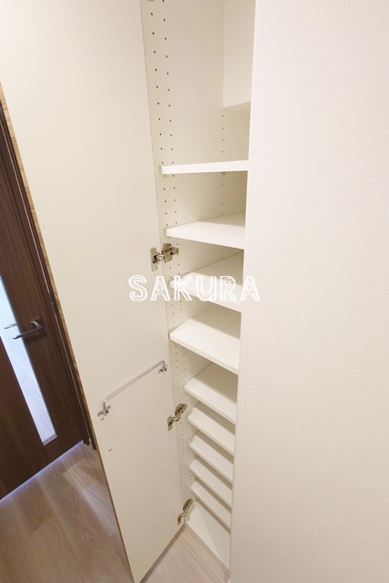 玄関　人感センサー付き・シューズボックス付き♪