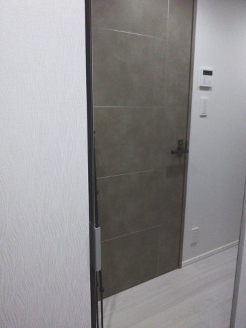 その他共有部分　落ち着いたダークトーンの内装でホテルライクな雰囲気の水回り