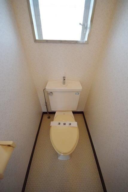 トイレ　トイレに窓あります♪