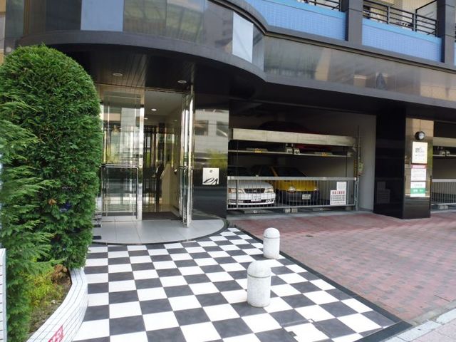 エントランス　駐車場