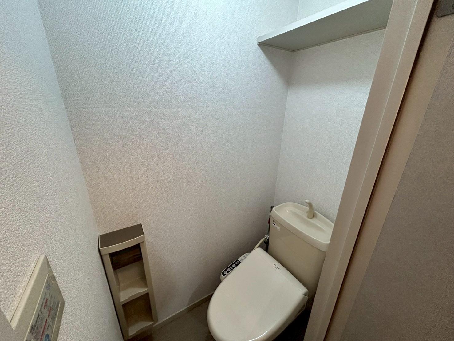 トイレ　温水洗浄便座付きのトイレです(参考写真)