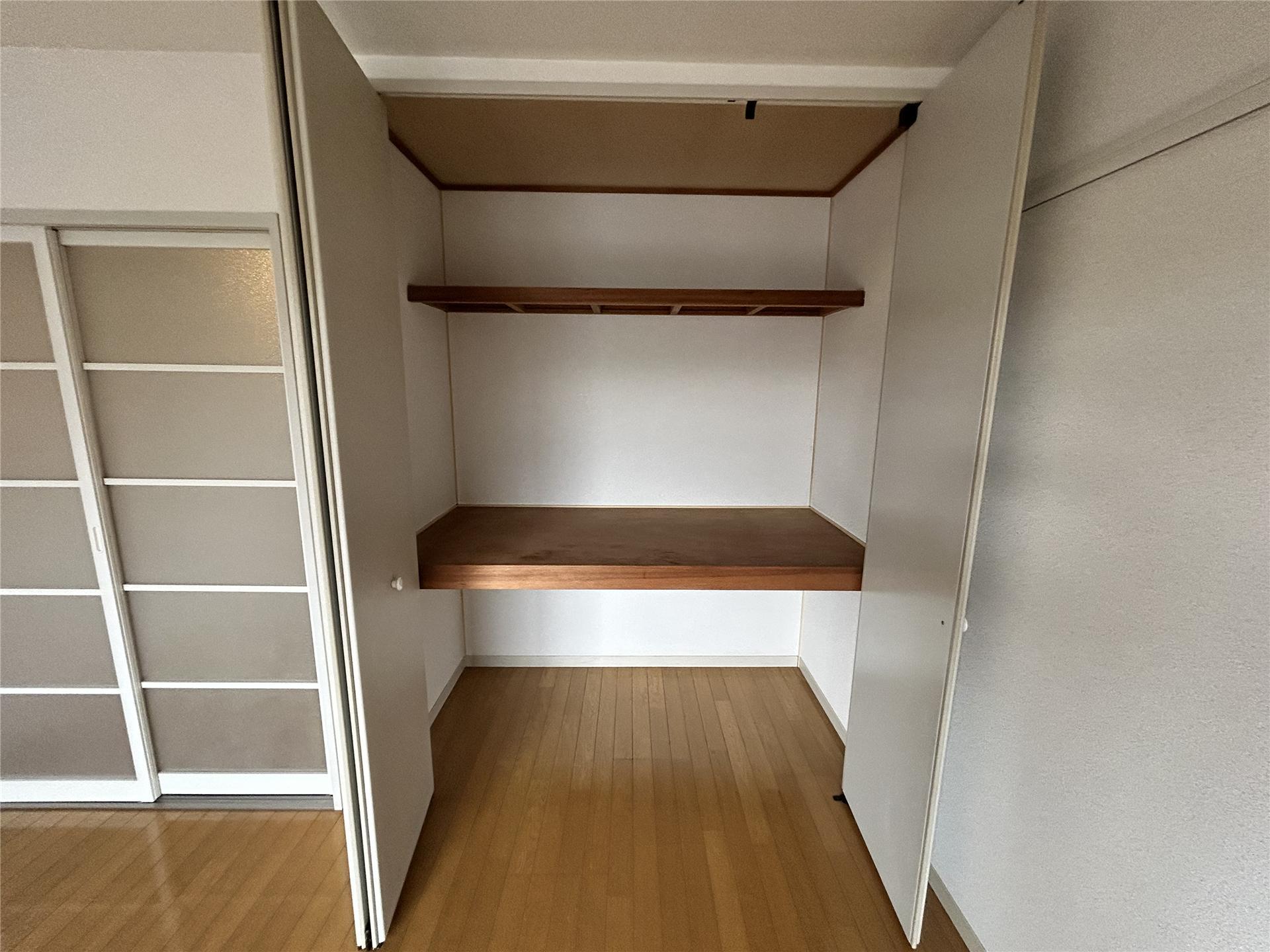 収納　棚付きで使い分けの出来る収納です