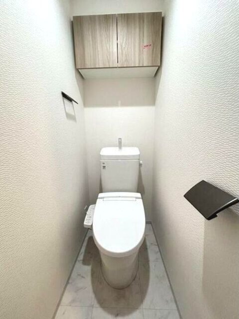 トイレ　温水洗浄便座