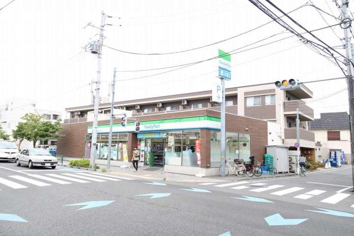 コンビニ　ファミリーマート（コンビニ）まで533m