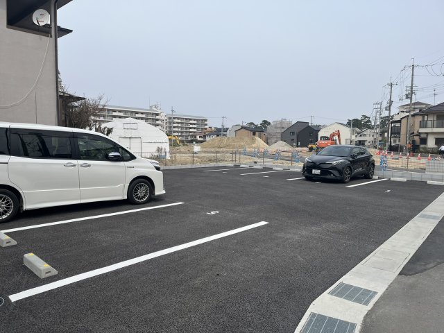 駐車場　駐車場があるので、車を買う予定の方も安心です