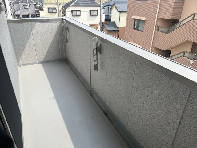 バルコニー　外からの目が気にならないバルコニーで洗濯物が干せます