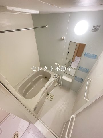 バス・シャワールーム　落ち着いた空間のお風呂です