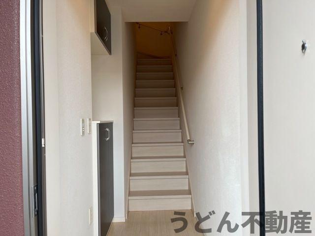 玄関　うどん県のお部屋探しはうどん不動産へ うどんちゃんとLINE