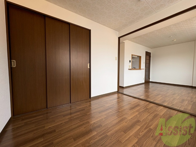 その他部屋・スペース　こちらのお部屋は光が差し込む、温かみのあるお部屋です。