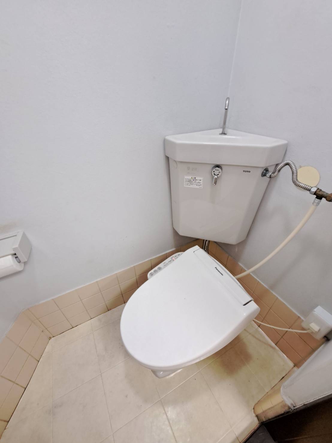 トイレ　温水洗浄便座付き