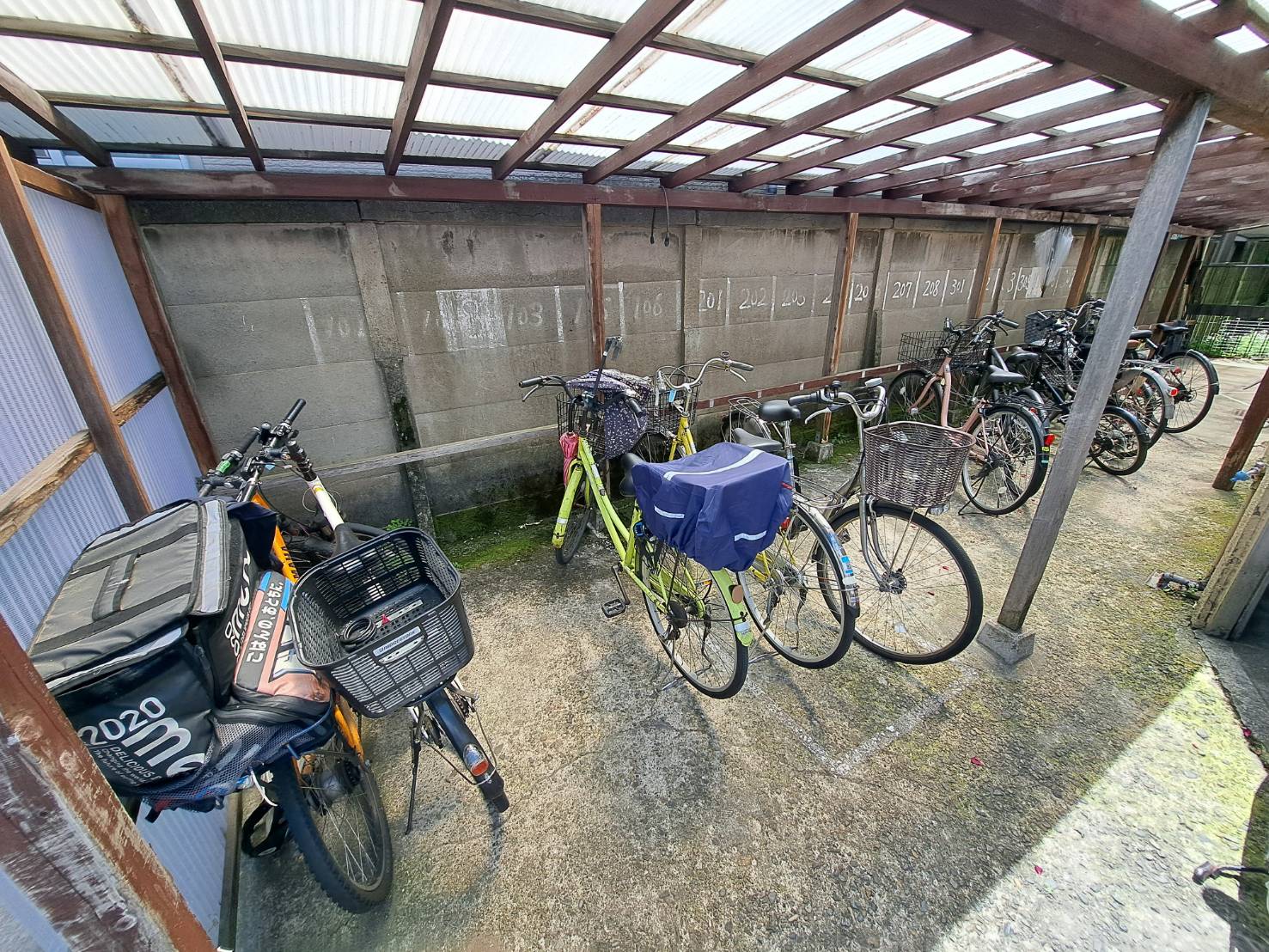 その他共有部分　屋根付き駐輪場