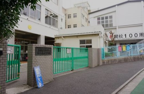 小学校　文京区立指ケ谷小学校（小学校）まで696m