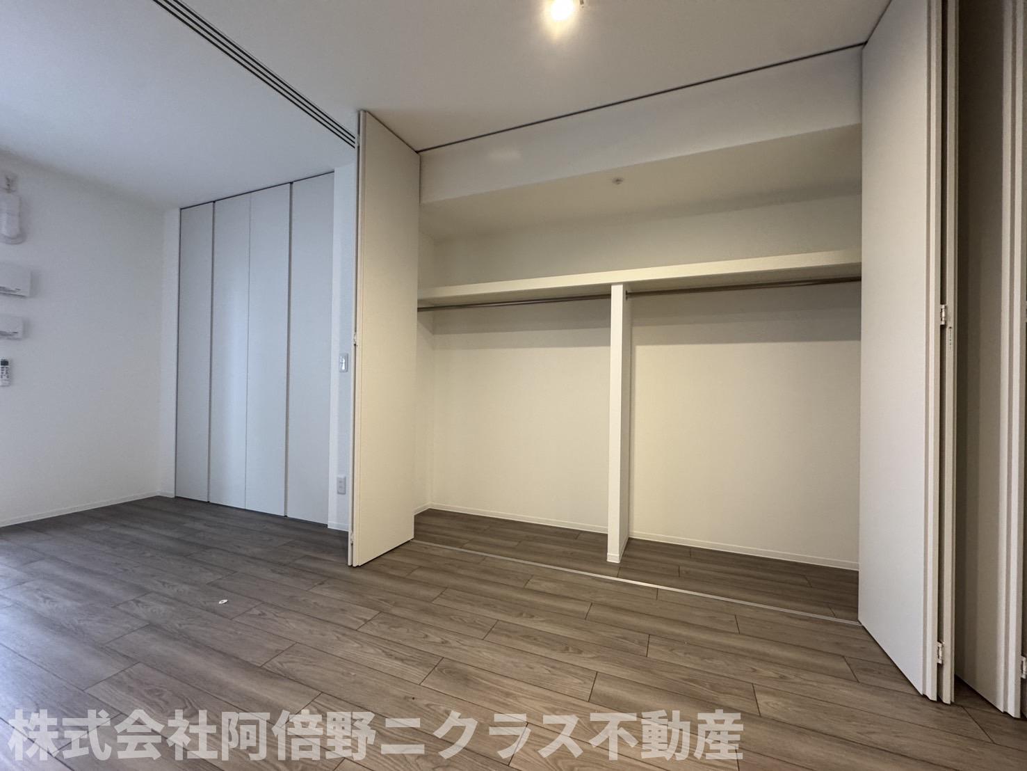収納　内装は別部屋の参考写真です。