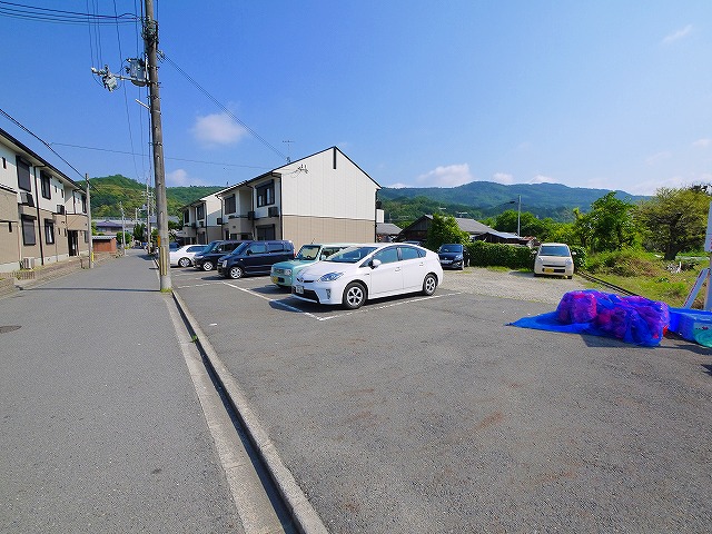 駐車場　車をお持ちの方に嬉しい駐車場付きの物件です