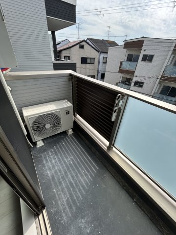 バルコニー　暖かな日差しのふりそそぐバルコニー