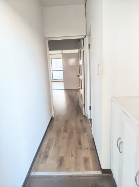 玄関　※別部屋参考写真☆玄関にはシューズBOX☆