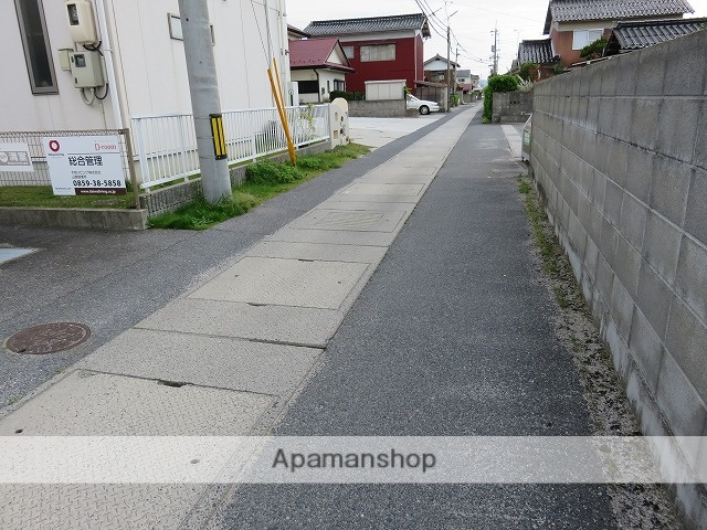 その他　全面道路（その他）まで0m