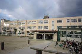 小学校　岡山市立三門小学校（小学校）まで487m