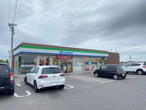 コンビニ　ファミリーマート安濃庁舎東店（コンビニ）まで1964m