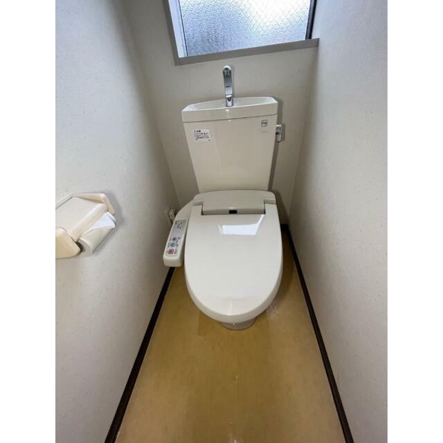 トイレ　温水洗浄便座。