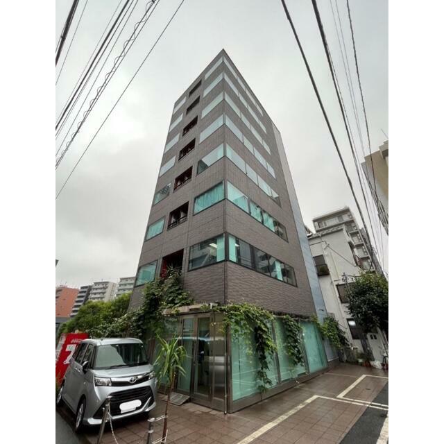 建物外観　鉄筋コンクリート造のがっちりとした建物。