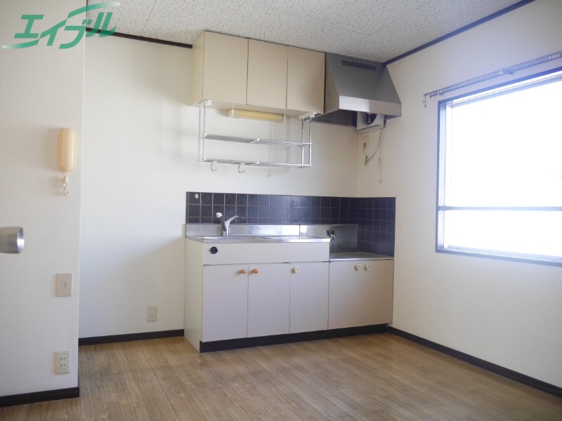 キッチン　別部屋反転画像参考