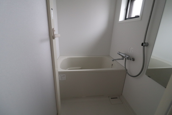 バス・シャワールーム　※別部屋の写真です