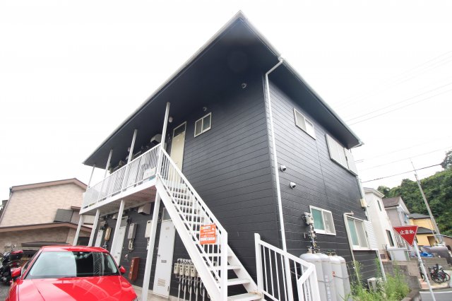 建物外観　落ち着いた外観のアパートです