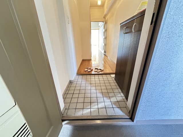 玄関　同タイプの写真です。