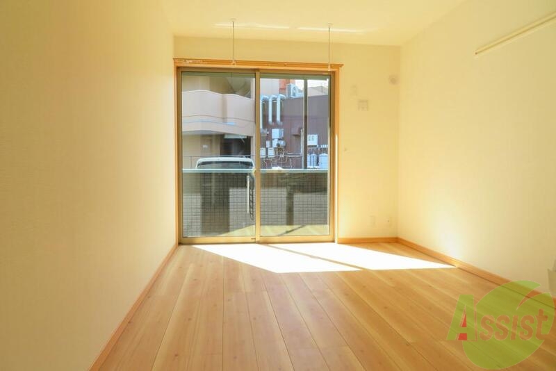 居室・リビング　新築でピカピカなお部屋で、わくわくしますね。