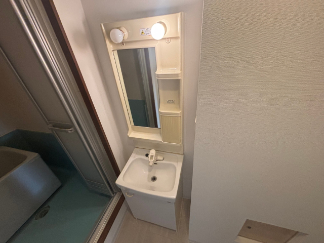 洗面設備　新しく取り替えた洗面です。