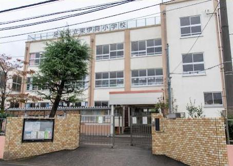 小学校　足立区立東伊興小学校（小学校）まで488m